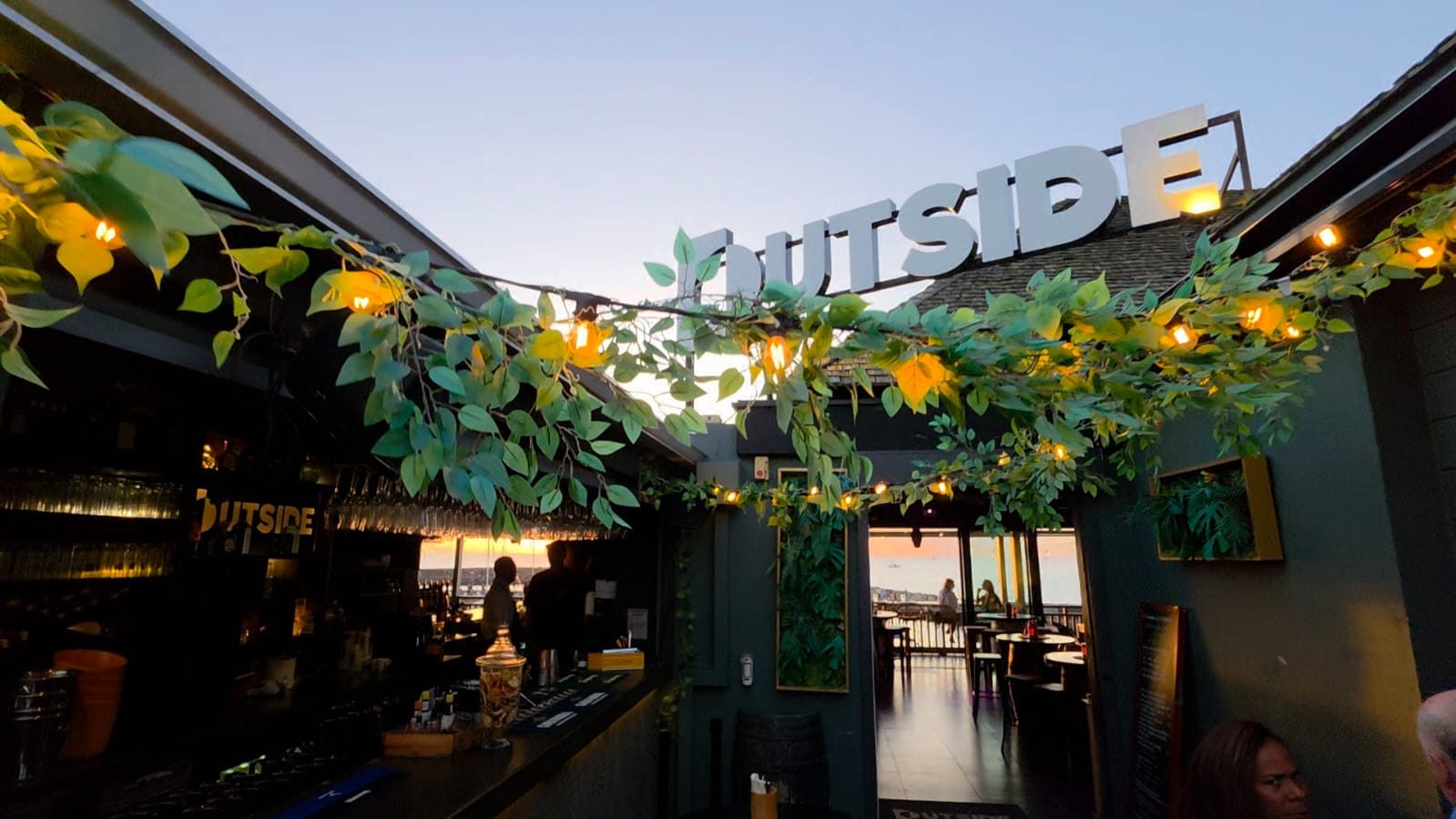 L'Outside, restaurant, bar, lounge & club à Saint-Gilles